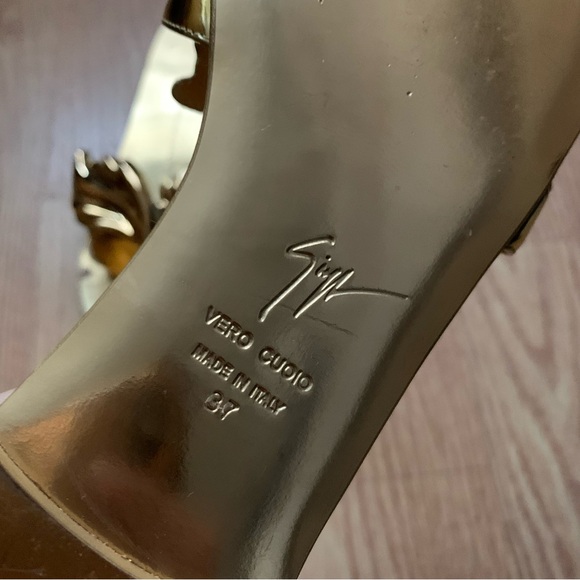 SELL BY 10/24/25 Giuseppe Zanotti Nuvorock Metallic Gold Wing Flat Thong Sandals - Picture 9 of 16